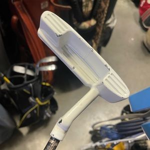 Slotline putter in right handed